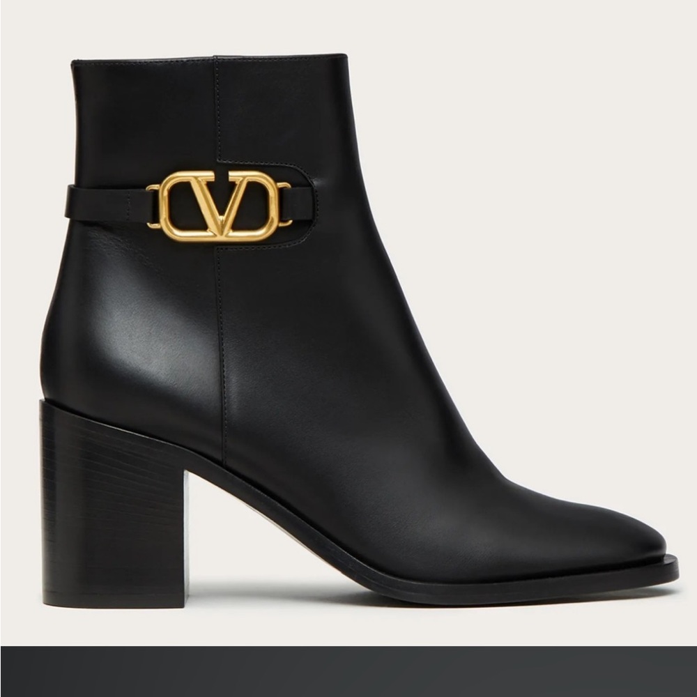 Replica Valentino Garavani  leather logo boots